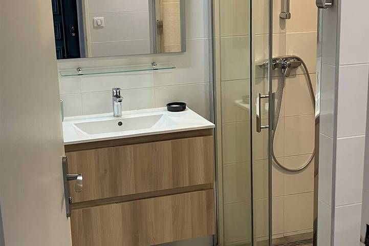 Entire apartment, Apartment type villa in Sanary sea view, 150m from the beach with Jacuzzi plus parking in Sanary-sur-Mer, Mediterranean Coast (France)
