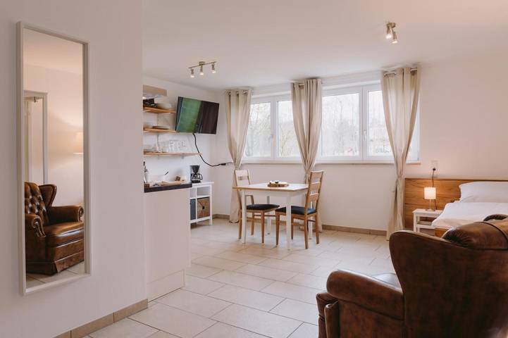 Ferienwohnung für 2 Personen, mit Ausblick und Garten sowie Seeblick, mit Haustier in Fünfseenland - 3