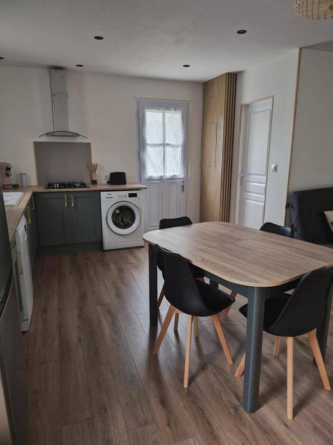 Location de vacances pour 2 personnes, avec piscine ainsi que vue et jardin à Labastide-de-Virac - 4