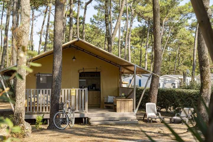 Gîte pour 4 personnes, avec piscine et jardin, animaux acceptés