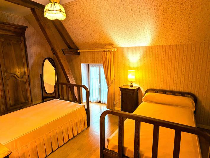 L'École Buissonnière: Charming cottage in Chéu near Chablis in Chéu, Auxerre region