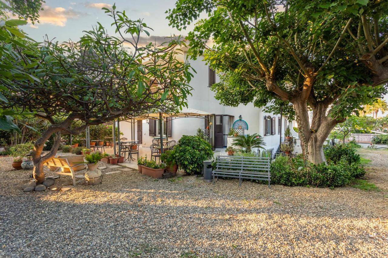 Villa Ortensia in Aci Castello (Borgo), Aci Castello