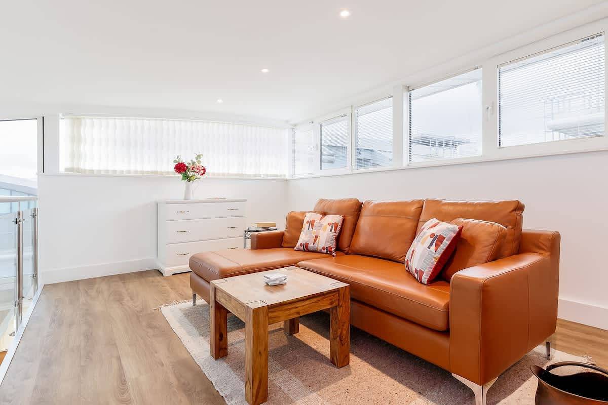 Entire apartment, Casa Lisa - Two-bedroom Penthouse with Large Roof Terrace in Poole, Poole Harbour