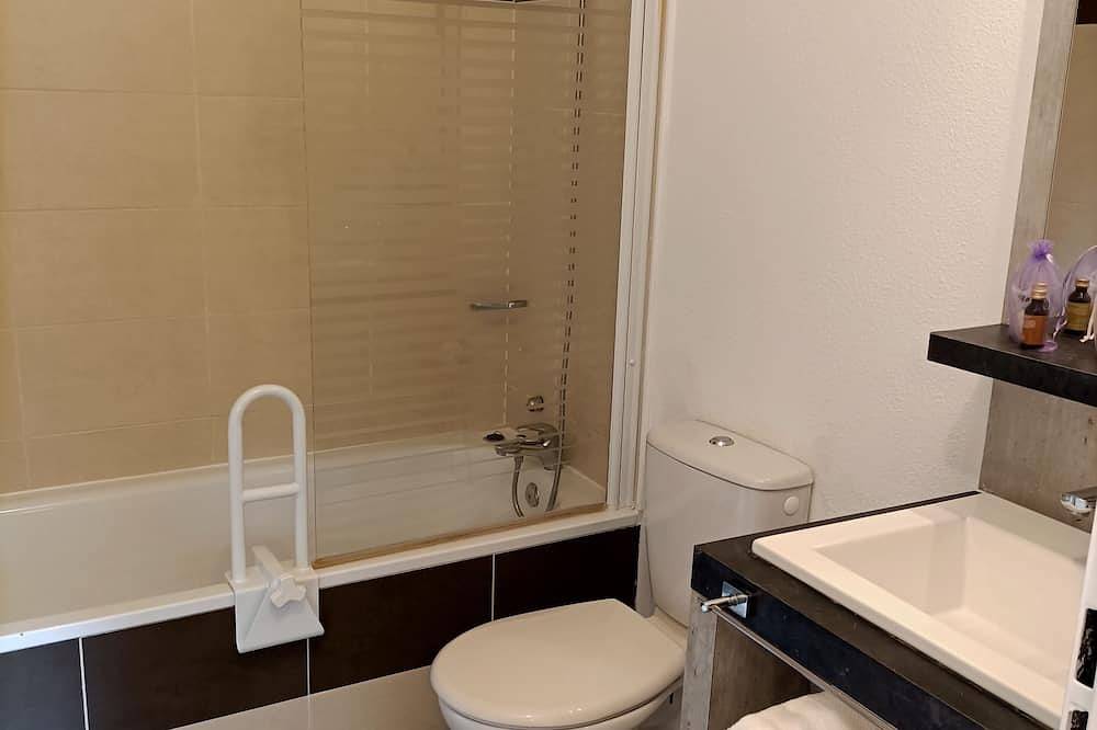 Entire apartment, Studio Dans Résidence Avec Piscine C56 in Salies-de-Béarn, Béarn