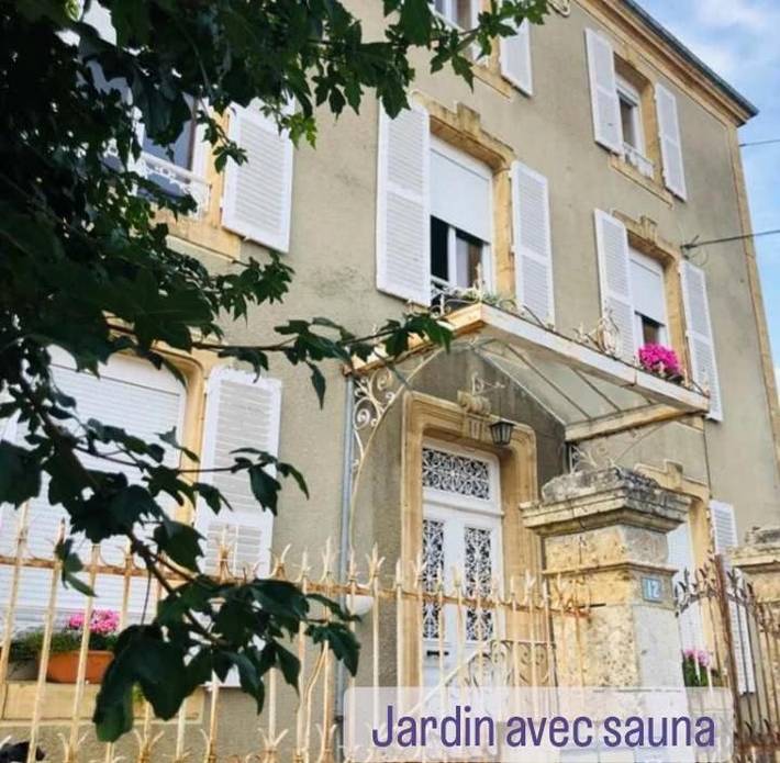 Gîte pour 4 personnes, avec Terrasse ainsi que Jardin et Sauna à Carignan
