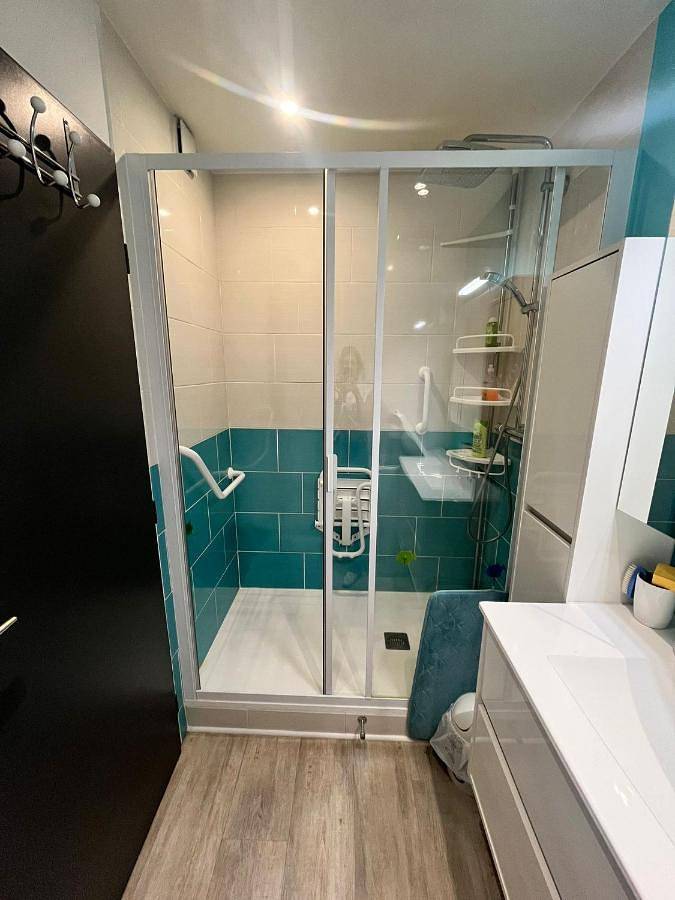 Appartement entier, Appartement Rdc 4 personnes, plein centre et face parc d'Uriage, proche termes in Saint-Martin-d'Uriage, Isère