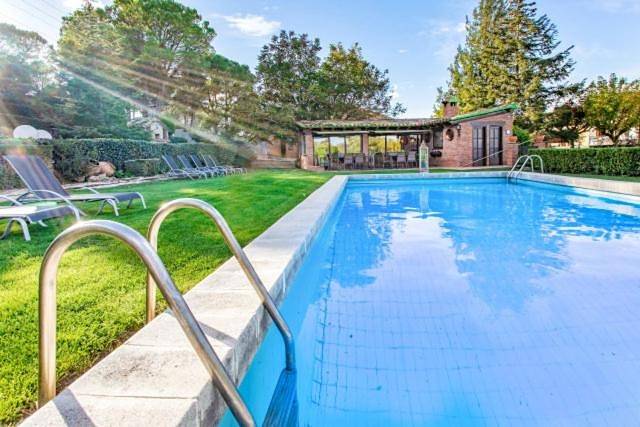 Chalet para 4 personas, con jardín además de vistas y piscina en Provincia de Barcelona - 3