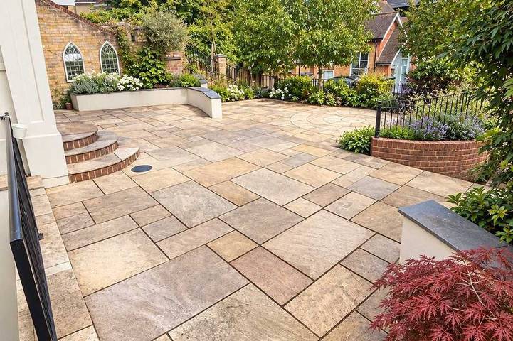 Central 1-bed apartment moments from Guildford train station in Guildford, Surrey