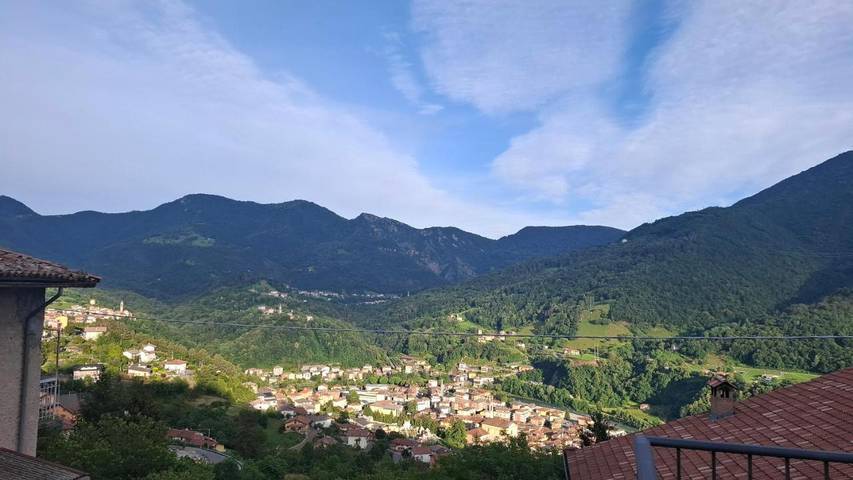 Location de vacances pour 2 personnes, avec jardin ainsi que vue et terrasse à Zogno - 4