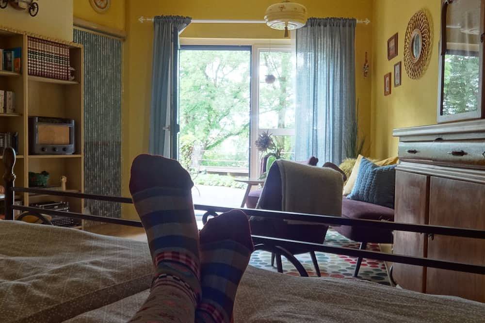Ganze Wohnung, Le mignon. Kleine, gemütliche Ferienwohnung mit großer Terrasse im Grünen. in Illingen, Saar-Nahe-Bergland