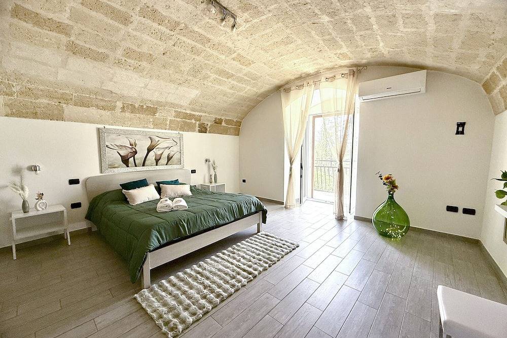 Entire apartment, Aquamirae - Historic home with panoramic balcony - in Gravina in Puglia, Alta Murgia National Park