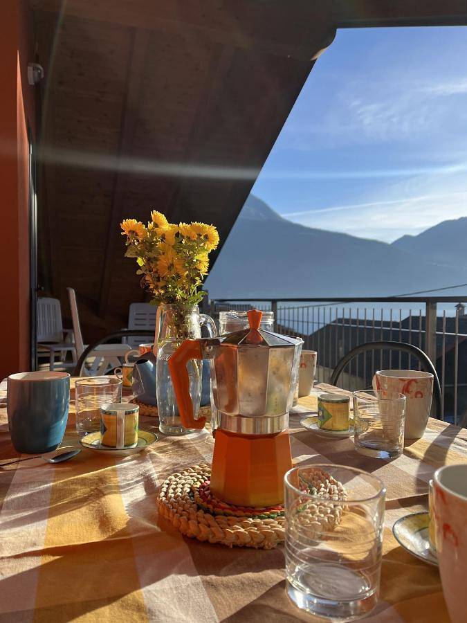 Casa Nella, appartamento vista lago in Bellera, Pianello del Lario