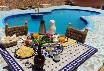 Maison d’hôte pour 2 personnes, avec vue ainsi que piscine et jardin dans Aït-ben-Haddou