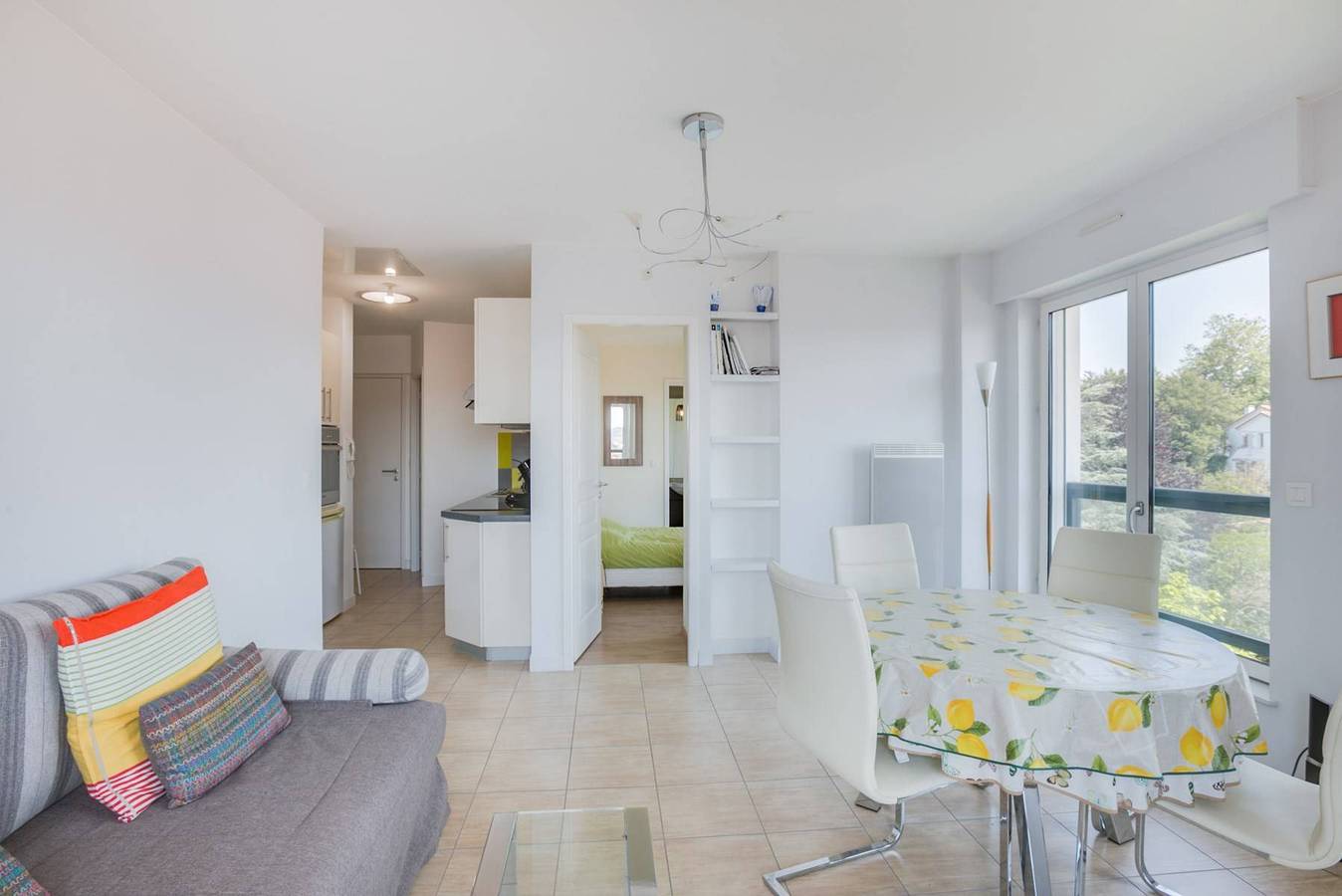 Appartement entier, Appartement moderne au centre ville avec vue Rhune in Saint-Jean-de-Luz, Région de Bayonne