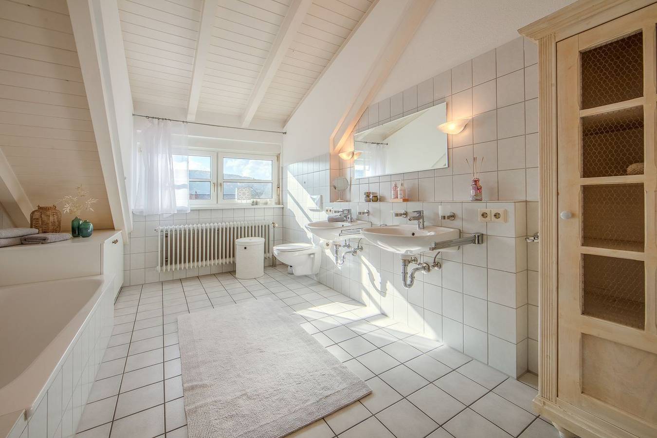 Jolie's Cottage – Ihr hundefreundliches Ferienhaus mit Sauna, Garten & Kamin in Moos, Untersee