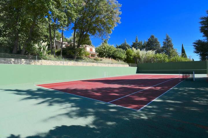 Location de vacances pour 12 personnes, avec jardin ainsi que vue et piscine à Loriol-du-Comtat - 4