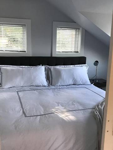 Bed And Breakfasts for 2 Guests in Kelowna, British Columbia, Picture 3