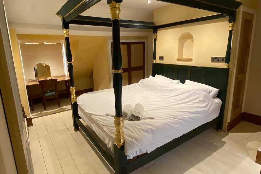 Family Townhouse Sleeps 6 • 9 Minute Walk to City Centre • Parking Available in Bath, Bath & North East Somerset