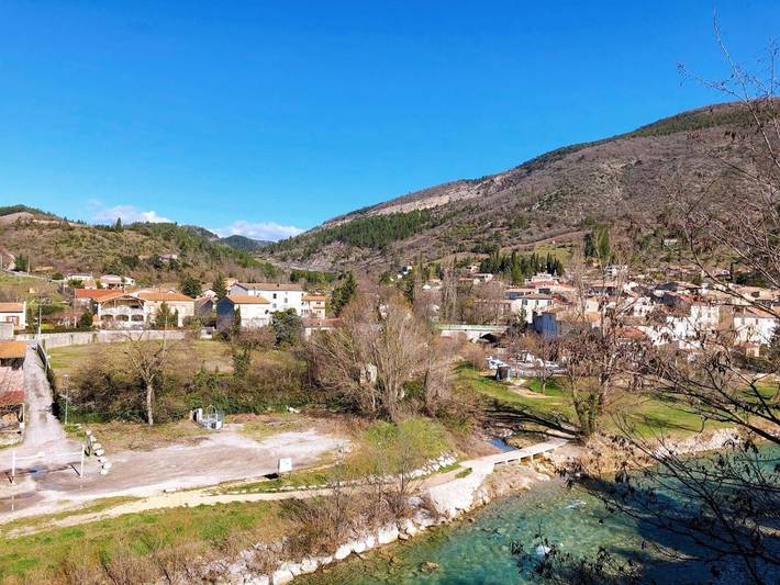 Location de vacances pour 2 personnes, avec Balcon ainsi que Terrasse et Vue à La Chaudière