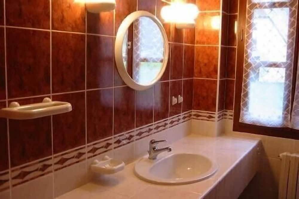 Campan, Hautes Pyrénées cottage -Comfortable house near the Col du Tourmalet. in Campan, French Pyrenees