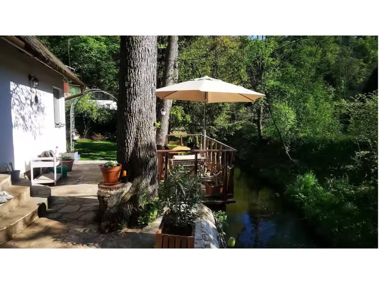 Sonniges Holzhaus am Bach, 30 Minuten Prag in Březová-Oleško, Prag West