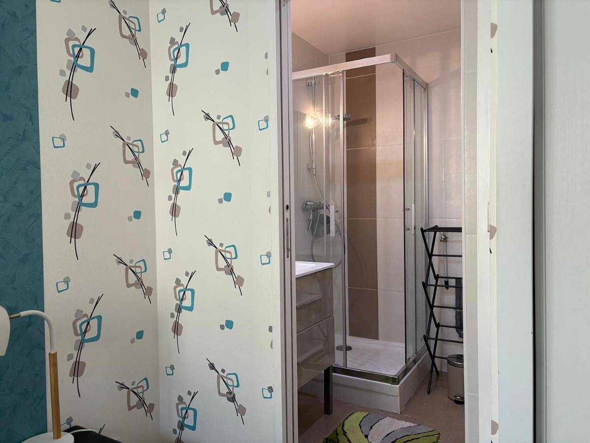 Chambre d'hôtes cosy Saint-Quentin-en-Yvelines Voisins-le-Bretonneux in Voisins-le-Bretonneux, Yvelines