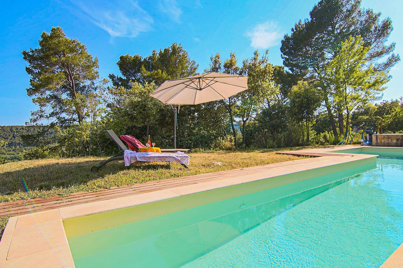 Casa de vacaciones «House Pool Out in The Wilds» con piscina compartida y Wi-Fi in Salernes, Region de Draguignan