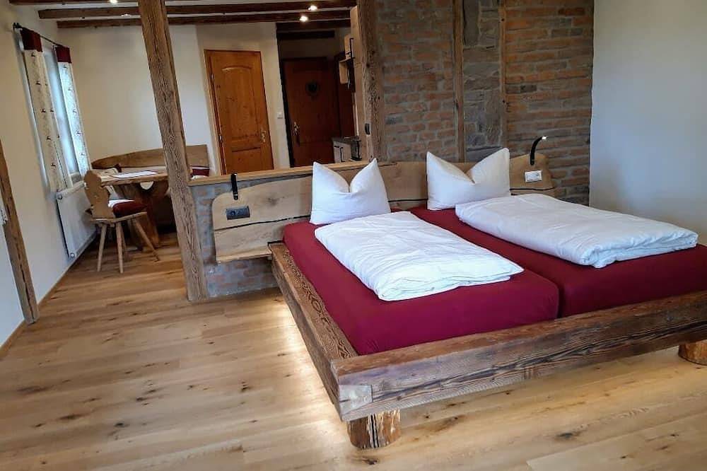 Ganze Wohnung, Helles Appartement (37 qm) für bis zu 3 Personen mit Blick auf die Bayerwaldberge in Eschlkam, Ostbayern