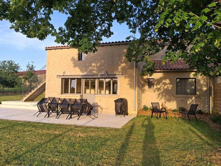 Location de vacances pour 10 personnes, avec jardin et terrasse à Nueil-les-Aubiers - 2