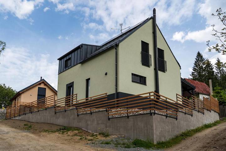 Ferienhaus für 8 Personen, mit Whirlpool und Terrasse sowie Garten und Sauna in Kienberg