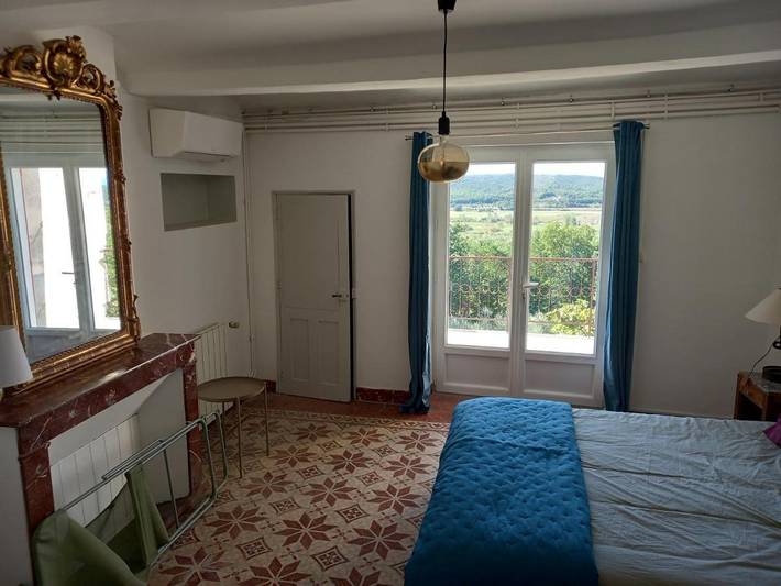 Location de vacances pour 12 personnes, avec terrasse et vue, animaux acceptés à Cruviers-Lascours