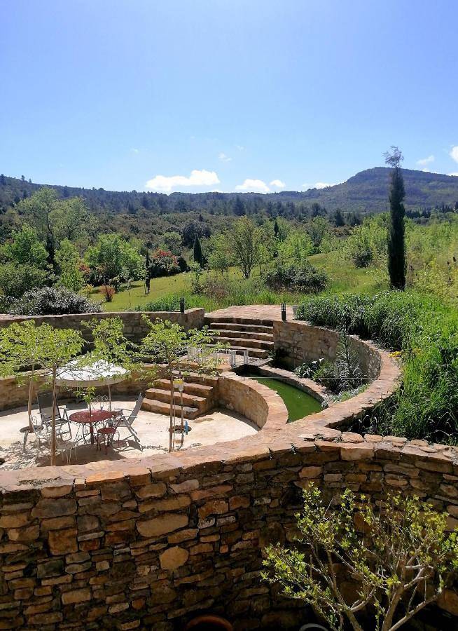 Gîte pour 2 personnes, avec vue ainsi que jardin et piscine, animaux acceptés à Taurize - 2