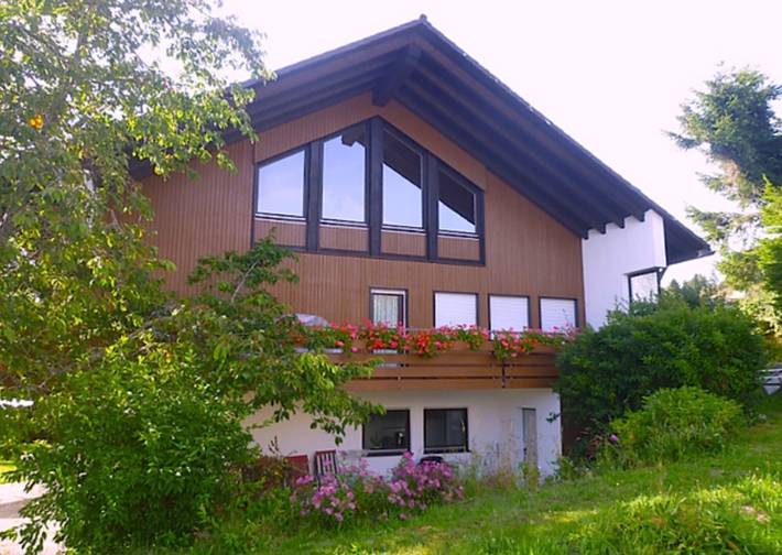 Ganze Wohnung, Zimmer 'Einzelzimmer - Nr 8 mit separatem Wc' mit gemeinsamer Terrasse und gemeinsamem Garten in Dachsberg, Südschwarzwald