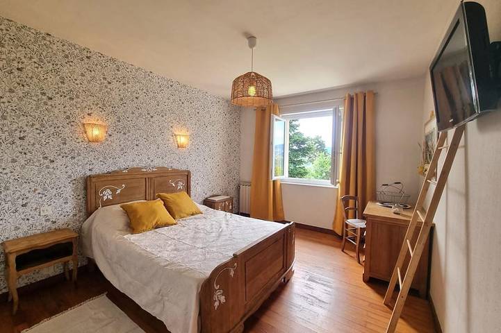 Gîte pour 6 personnes, avec jardin, animaux acceptés à Saint-Georges-en-Couzan - 3