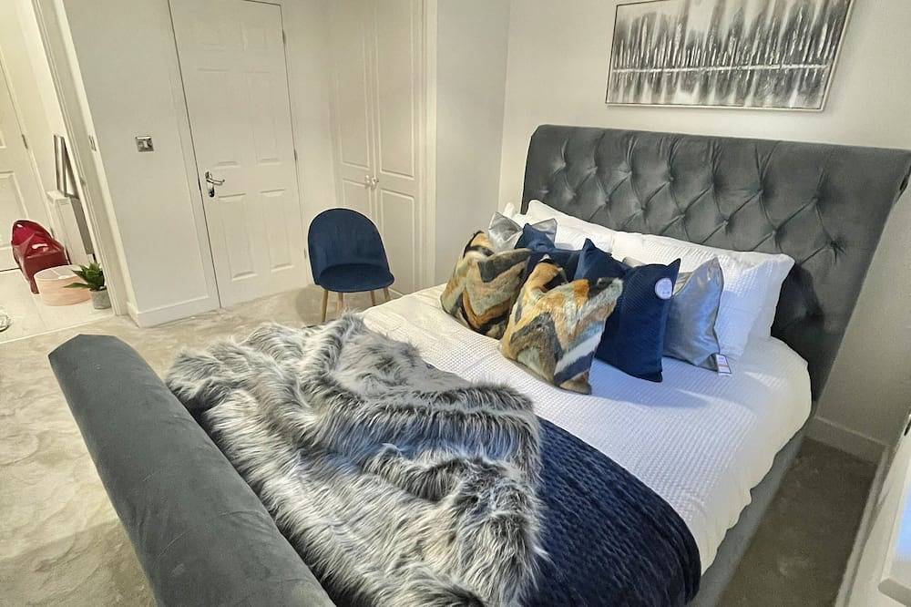 Entire apartment, The chateaux luxury Apartment- 5 min from Bluewater shopping mall in Swanscombe and Greenhithe, Dartford