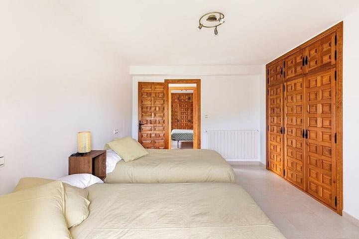 Entire apartment, Casa Luis: Apartamento con Jardín Privado en los Pirineos in Castiello de Jaca, Aragonese Pyrenees