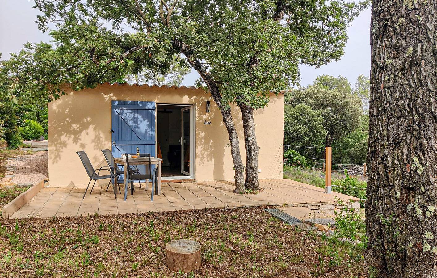 Acogedor apartamento con piscina, WiFi y aparcamiento en Besse-sur-Issole in Besse-sur-Issole, Región Brignoles