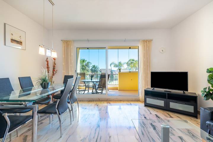 Entire apartment, Modern Apartment 'In Jardin Botanico' with Sea View, Pool, Wi-Fi, Garden & Terrace in La Cala de Mijas, Mijas