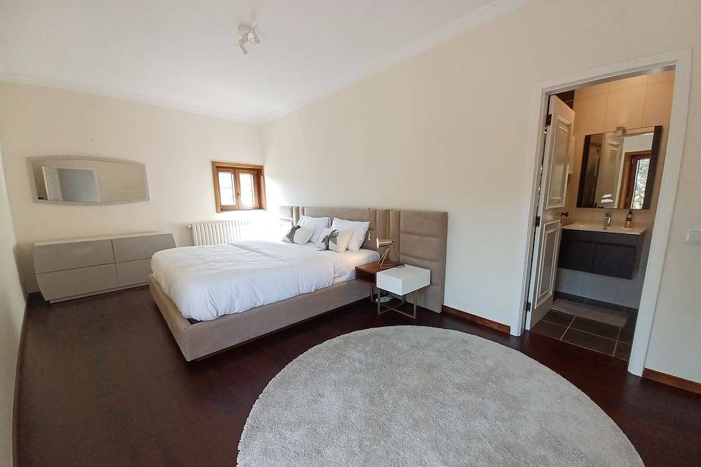 Casa Monte da Volta. Spacious, well equipped, for relaxing and having good time in Chaves, Vila Real Distrikt