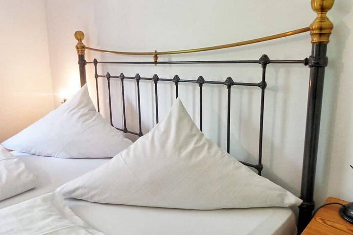 Ganze Wohnung, Ferienwohnung (55 m2) im 1. Stock des Turmes in einem Schloss in Markt Nordheim, Steigerwald
