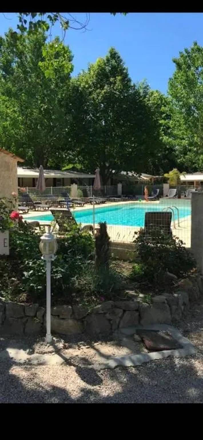Bungalow für 4 Personen, mit Pool und Garten sowie Terrasse - 1