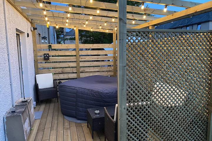Location de vacances pour 8 personnes, avec balcon ainsi que jacuzzi et jardin à Édimbourg