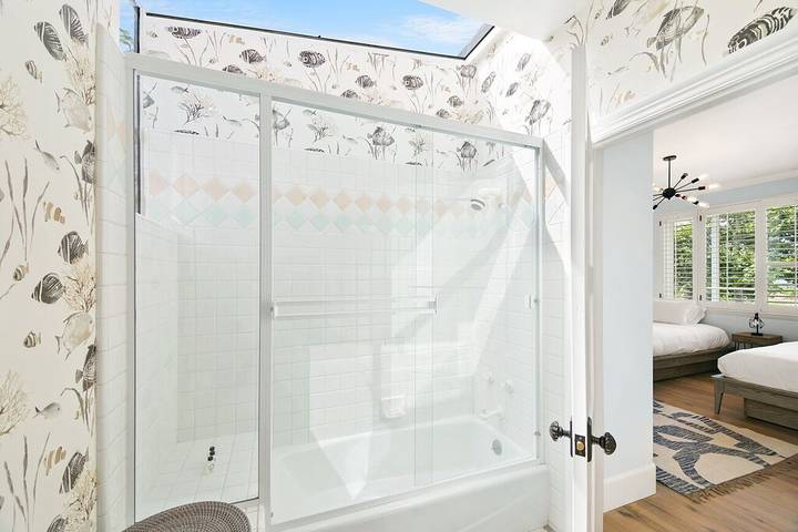 Holiday rental for 8 people, with garden and pool as well as hot tub and balcony in Malibu