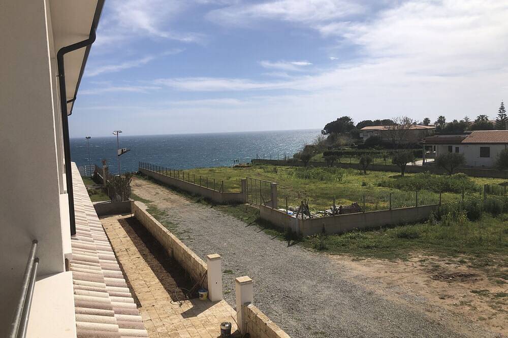 Entire apartment, Holiday Apartment \"Capo Rizzuto 3\" with Sea View, Private Terrace & Wi-Fi in Isola di Capo Rizzuto, Crotone Province