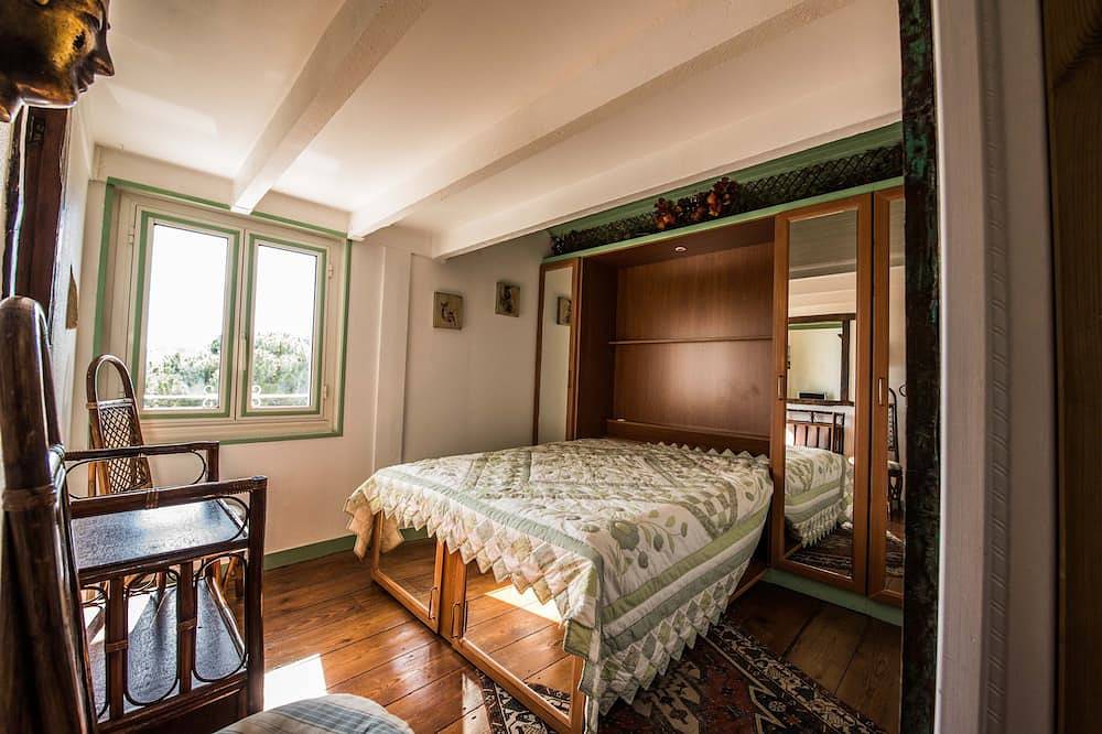 Appartement entier, Sur la plage de Pontaillac duplex de charme 62 m², accès piscine. in Pontaillac, Vaux-sur-Mer