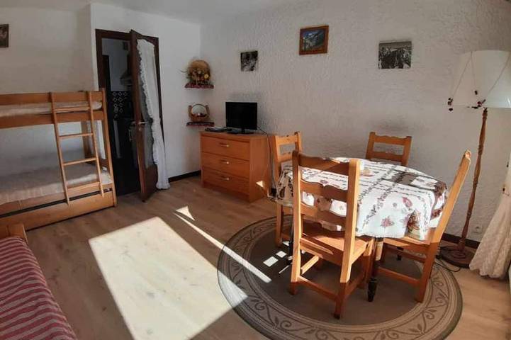 Appartement entier, Studio 275 plein sud, 4mn à pied télécabines piscine chauffée intérieure. 4pers. in Les Contamines-Montjoie, Pays du Mont-Blanc