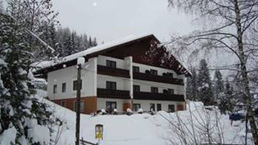 Hütte für 4 Personen, mit Terrasse und Ausblick in Bad Kleinkirchheim