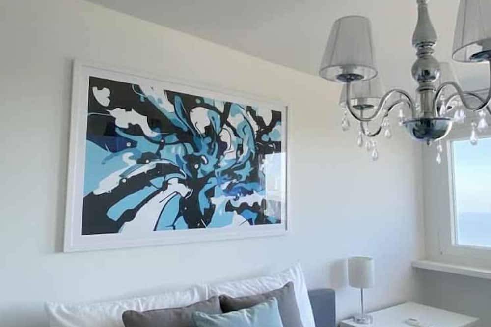 Villa avec climatisation, piscine et terrasse avec vue sur la mer in Poggi, Imperia