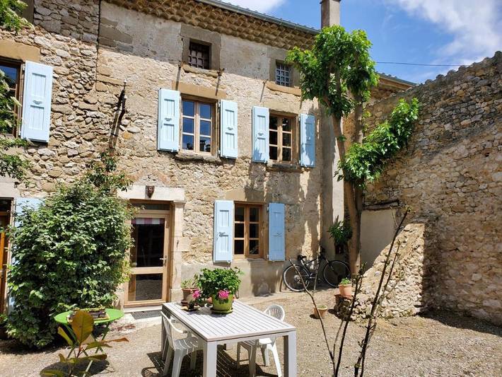 Location de vacances pour 5 personnes, avec piscine ainsi que jardin et vue à Vaunaveys-la-Rochette