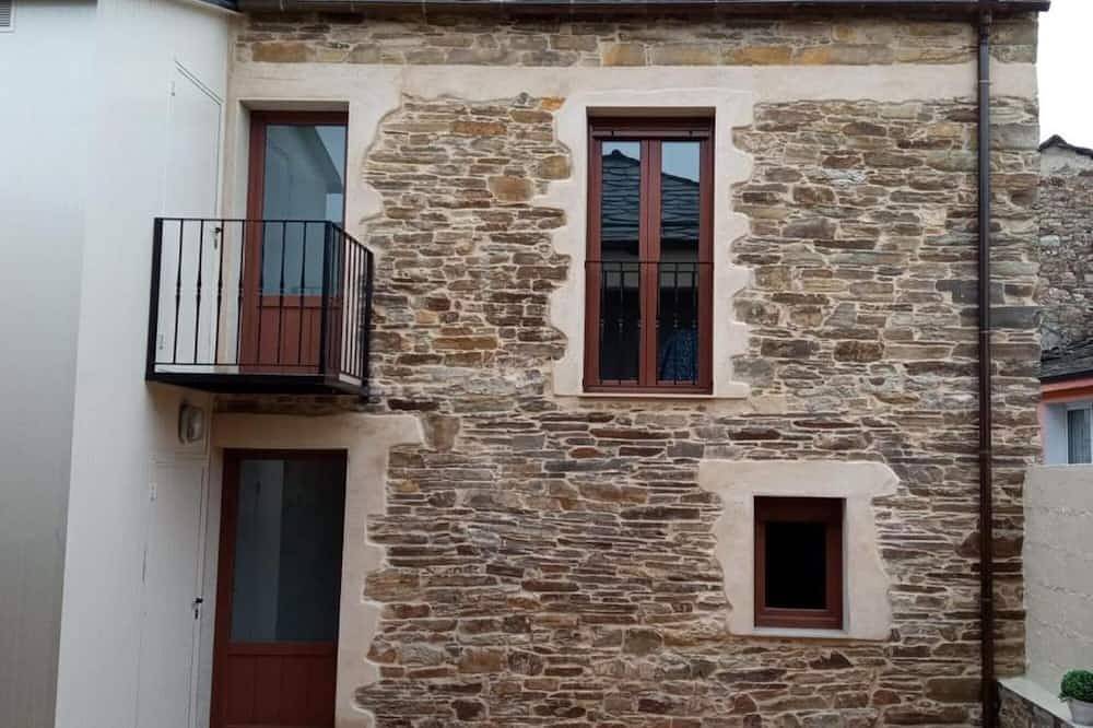Apartamento entero, Apartamento 'Plata Baja' con terraza compartida y Wi-Fi in Fonsagrada, Provincia de Lugo